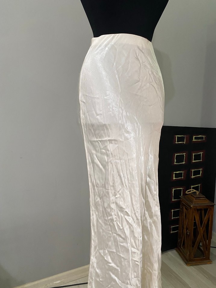 Beyaz Parlak Saten Uzun Etek - Görsel 3