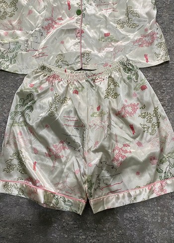 Vintage Desenli Saten Pijama Takımı - Görsel 3