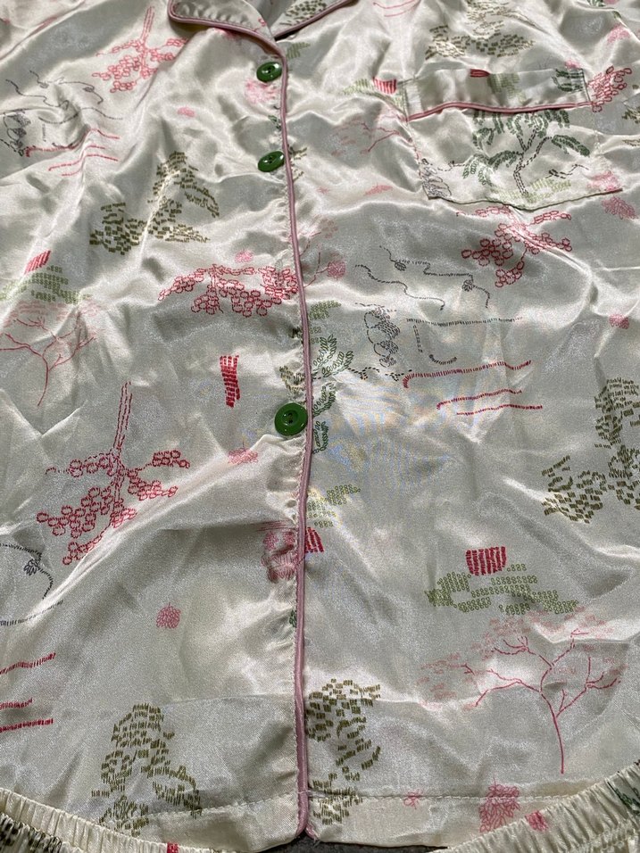 Vintage Desenli Saten Pijama Takımı - Görsel 4