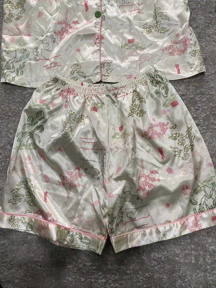 Vintage Desenli Saten Pijama Takımı - Görsel 3