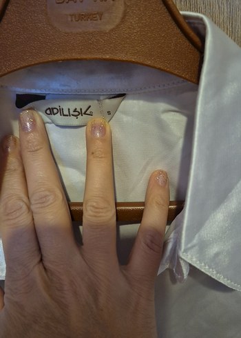 Beyaz kısa kollu saten gömlek - Görsel 3