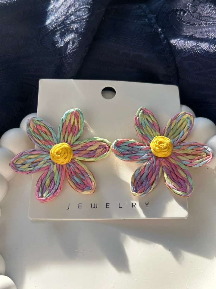 Renkli Çiçek Desenli Mini Elastik Küpeler - Görsel 2