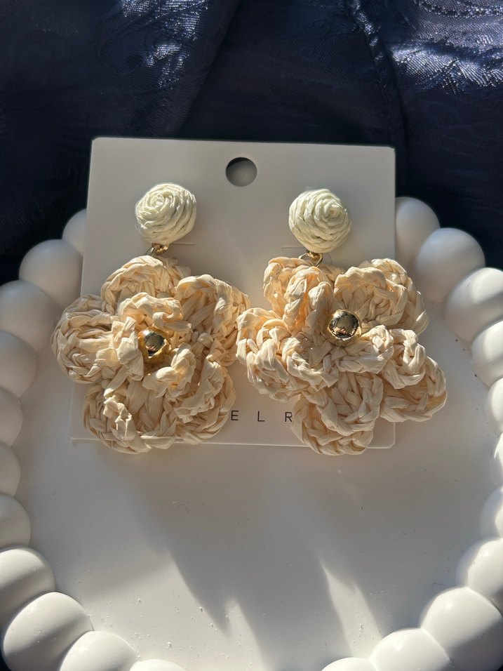 Beyaz Boncuklu Bohem Çiçek Küpe - Görsel 2