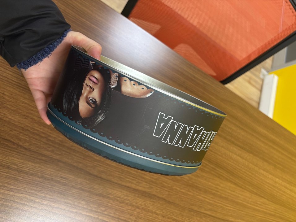 Parlak Kahverengi Rihanna metal kutu - Görsel 2