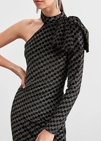 Party wear