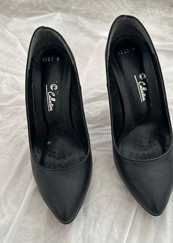 Klasik Siyah Tokalı Stiletto