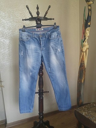 DIESEL Demimdivision marka taslanmis. Yuksek bel kot