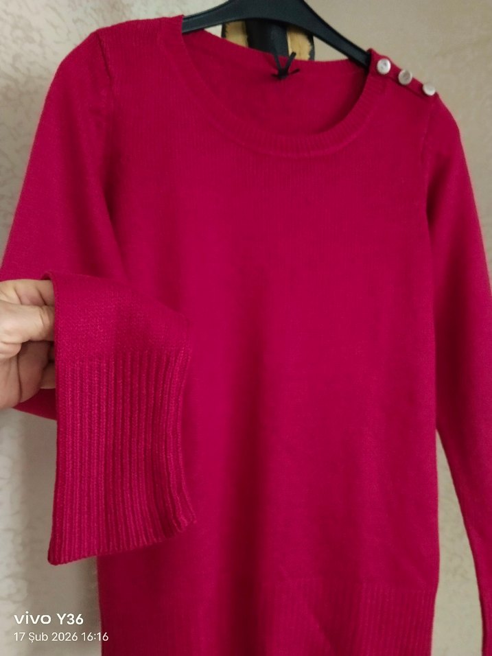 Köyü kırmızı düğmeli Triko Kazak - Görsel 2