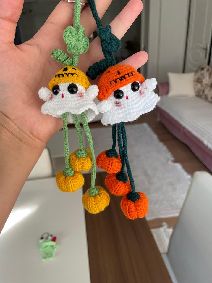 Renkli Örgü Kadın Anahtarlık - Görsel 2