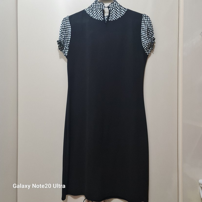 Siyah Fırfırlı Karpuz Kollu Midi Elbise - Görsel 2