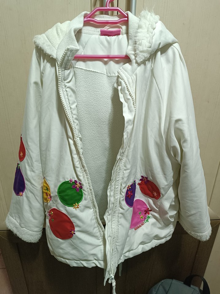 Kapüşonlu Beyaz Renkli Baskılı Kız Mont - Görsel 2