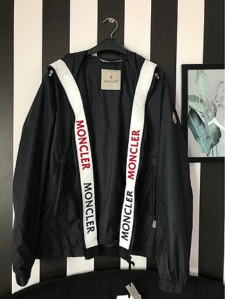 Moncler lacivert kapüşonlu mont