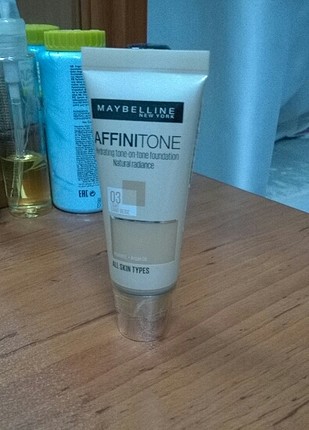 Maybelline Affinitone Fondöten 