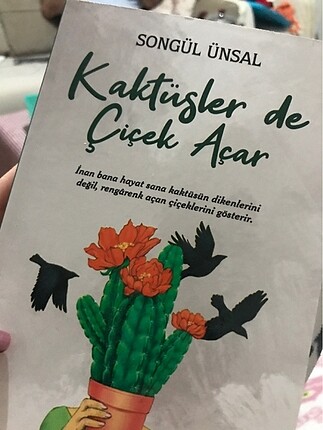 Kaktüslerde çiçek açar kitap