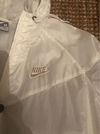 m Beden Nike Rüzgârlık yağmurluk?