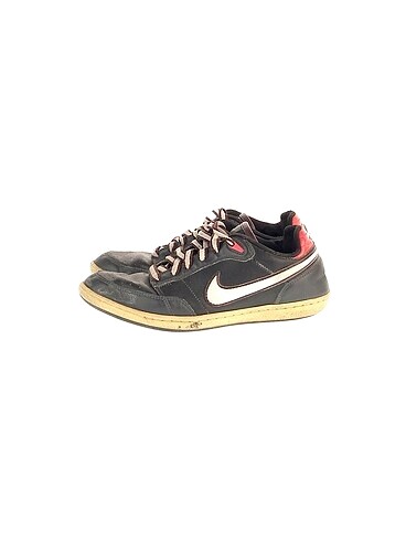 Nike Spor Ayakkabı %70 İndirimli.