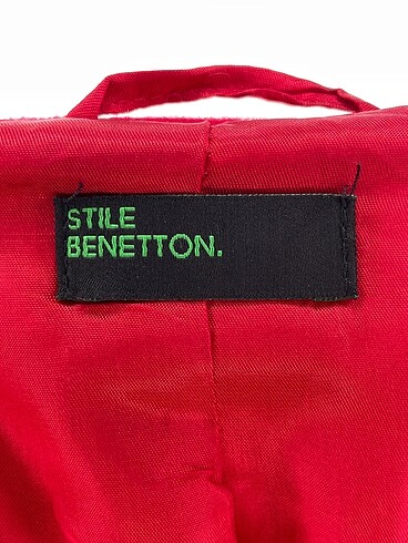 40 Beden kırmızı Renk Benetton Kaban %70 İndirimli.