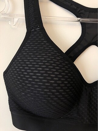 H&M Bustiyer