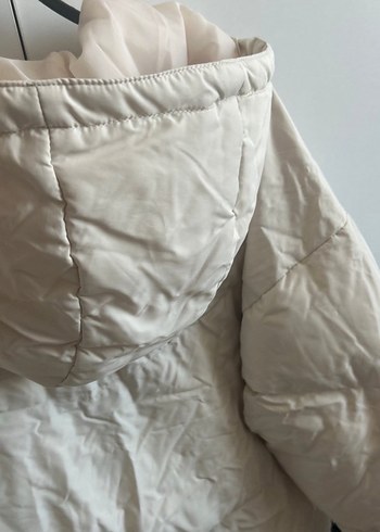 Beyaz Kapüşonlu Puff Mont - Görsel 3