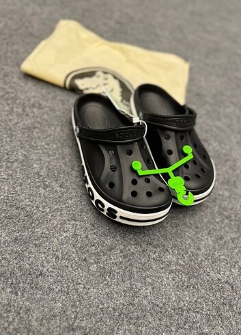 35 Beden Siyah Crocs