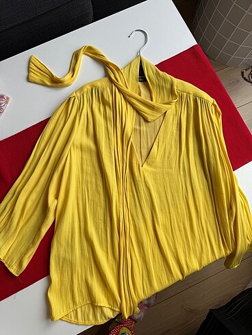 Zara Sarı Bluz