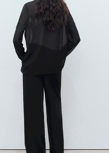 Siyah İşlemeli V Yaka Kadın Gömlek - Görsel 5