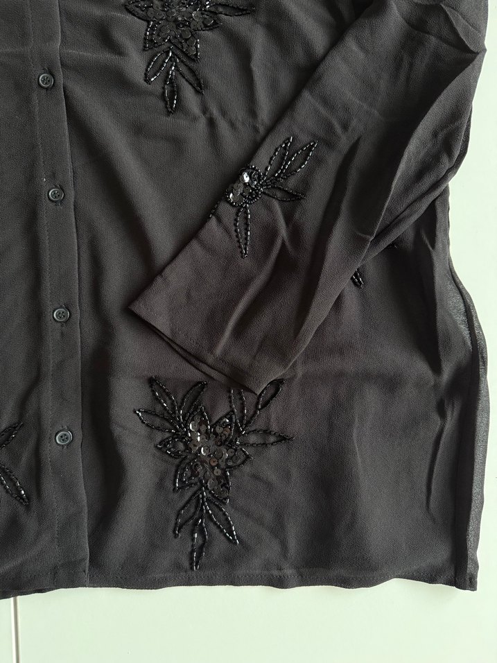 Siyah İşlemeli V Yaka Kadın Gömlek - Görsel 4