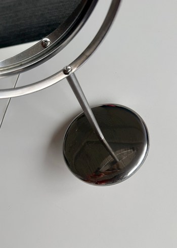 Gri Metal Ayaklı Yuvarlak Makyaj Aynası - Görsel 2
