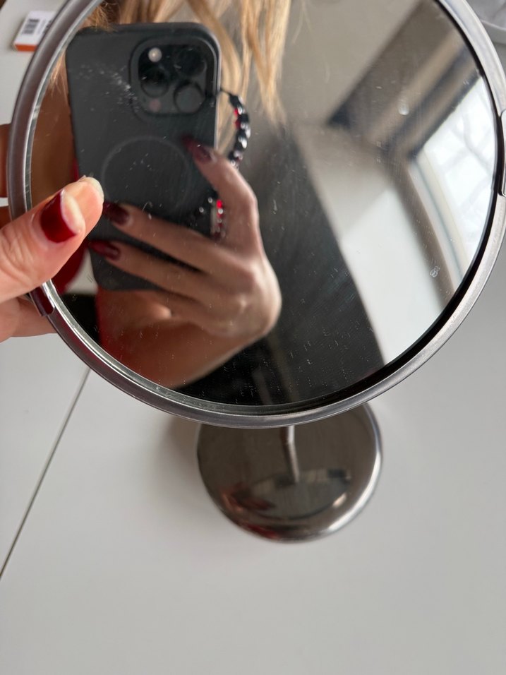 Gri Metal Ayaklı Yuvarlak Makyaj Aynası - Görsel 3