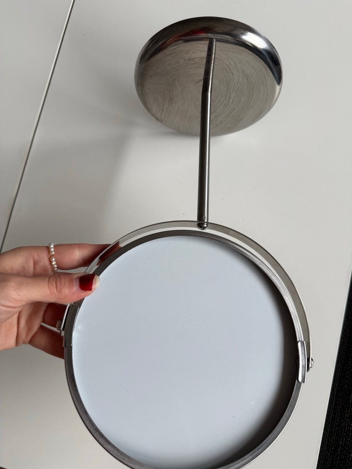 Gri Metal Ayaklı Yuvarlak Makyaj Aynası - Görsel 5