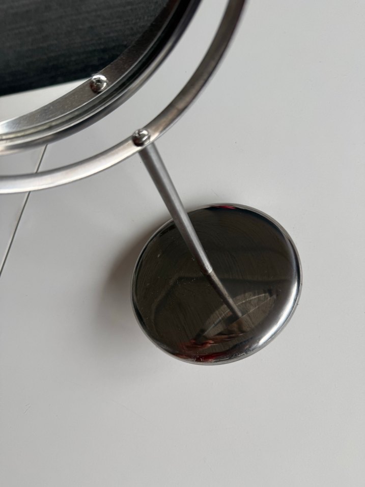 Gri Metal Ayaklı Yuvarlak Makyaj Aynası - Görsel 2