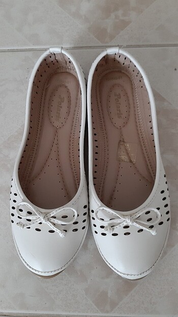 Beyaz babet kadın ayakkabısı