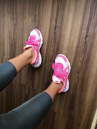 Nike pembe spor ayakkabı 