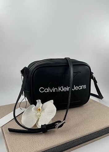 Calvin Klein - Sculpted Camera Bag Size: 18x13 cm 