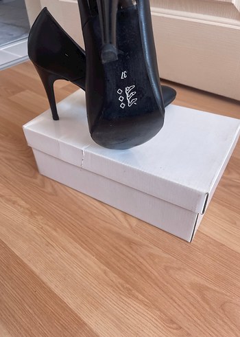 Bambi Siyah Stiletto Topuklu Kadın Ayakkabı