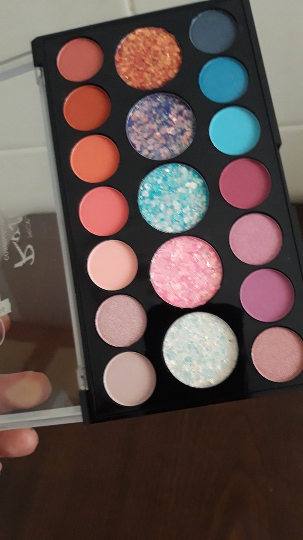 Çok Renkli Canlı Far Paleti - Görsel 3