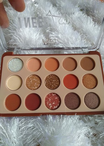 Bej Tonlarda 15 Renkli Göz Farı Paleti - Görsel 2