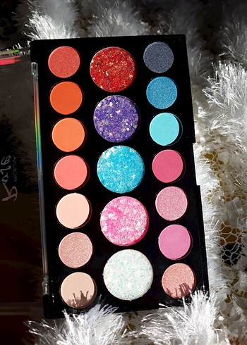 Çok Renkli Parlak Göz Farı Paleti - Görsel 2