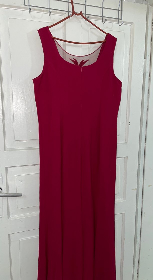 Bordo İşlemeli Kuyruklu Uzun Abiye Elbise - Görsel 4