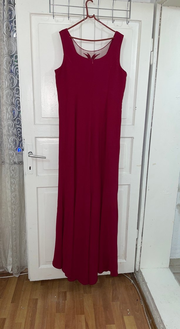 Bordo İşlemeli Kuyruklu Uzun Abiye Elbise - Görsel 3