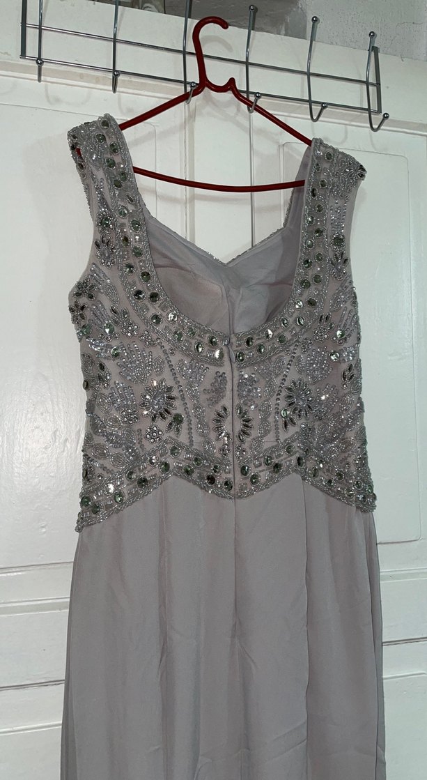 Nakışlı V Yakalı Uzun Gri Abiye Elbise - Görsel 3