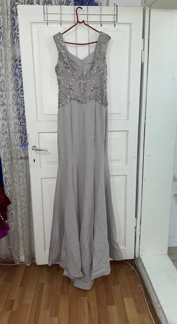 Nakışlı V Yakalı Uzun Gri Abiye Elbise - Görsel 4