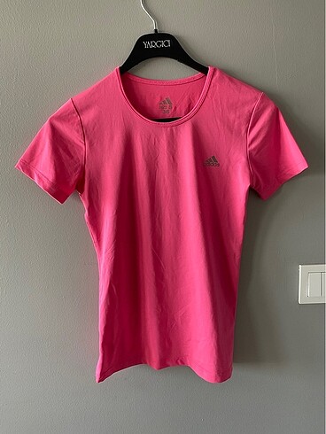 Adidas tshirt