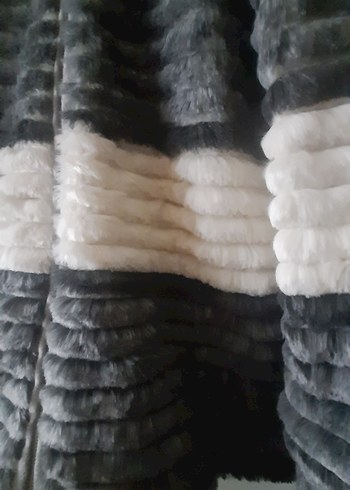 Network Gri Zebra Desenli Kısa Suni Kürk Mont - Görsel 4