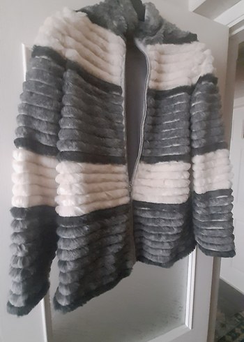 Network Gri Zebra Desenli Kısa Suni Kürk Mont - Görsel 3