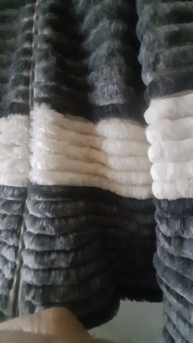 Network Gri Zebra Desenli Kısa Suni Kürk Mont - Görsel 4