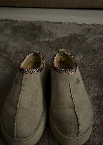 Ugg Ugg muadil terlik