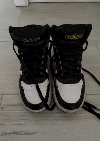 Adidas Beyaz Siyah Laced Basketbol Ayakkabısı