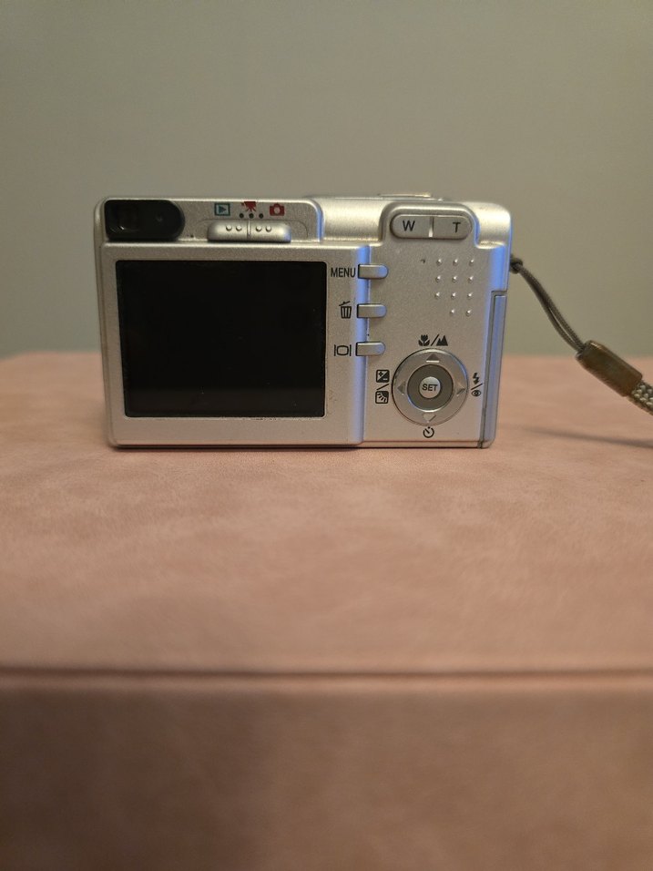 Konica Minolta DIMAGE E40 Dijital Kamera - Görsel 3