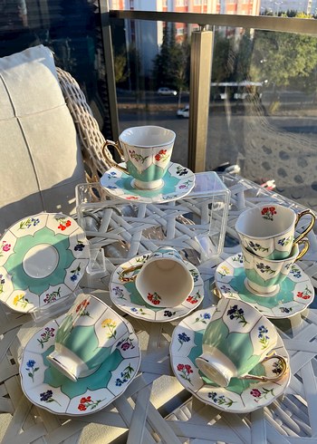 Beden Çiçek Desenli Pastel Renkli Porselen Fincan Takımı